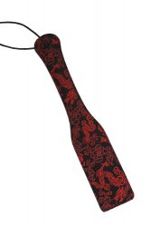 Paddel med broderad sida för spännande bdsm lekar. Röda broderier mot svart botten och enfärgad baksida